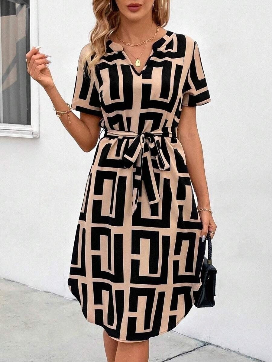Robe d'été décontractée à manches courtes à rayures en V