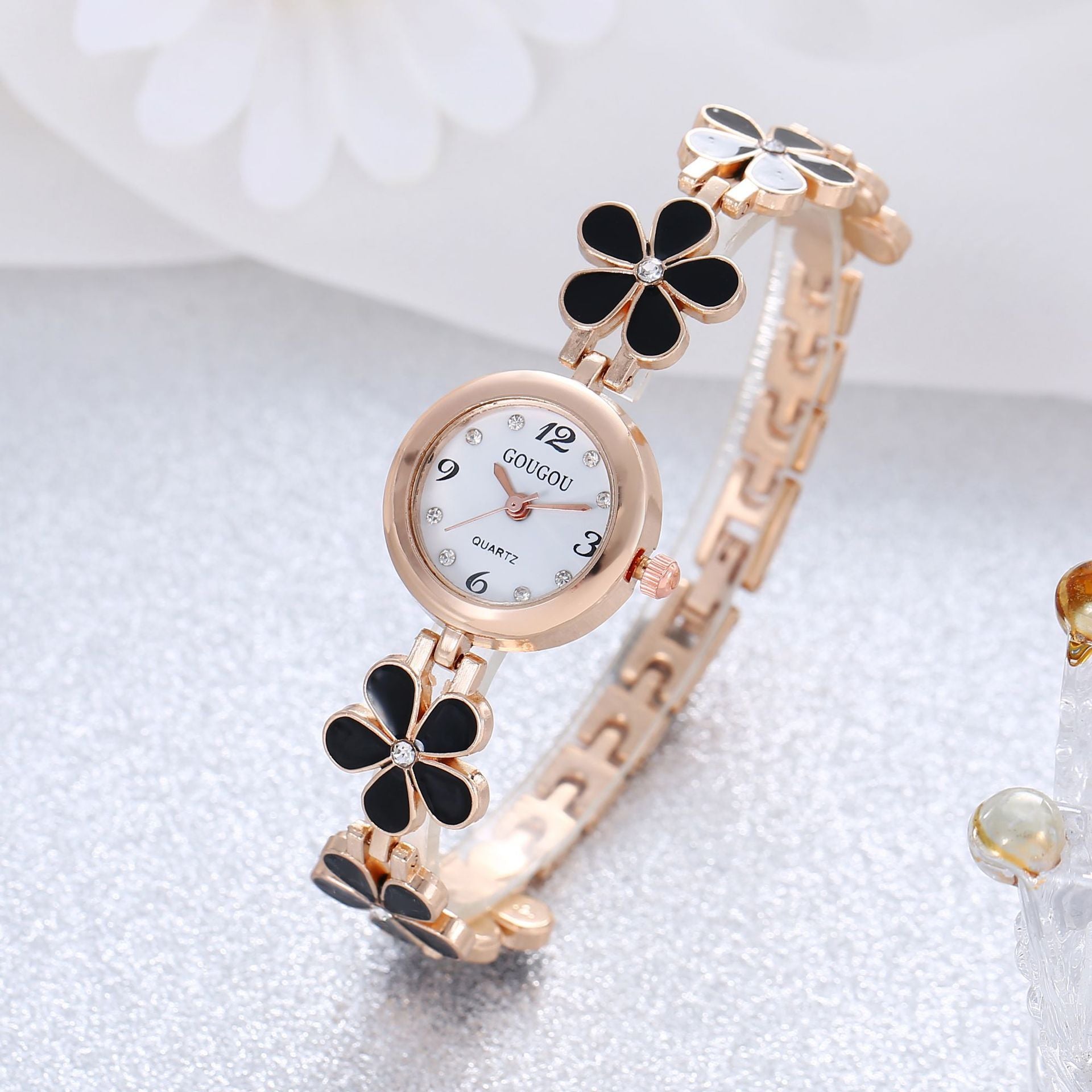 Montre Bracelet Femme à Motif Pétale en Quartz