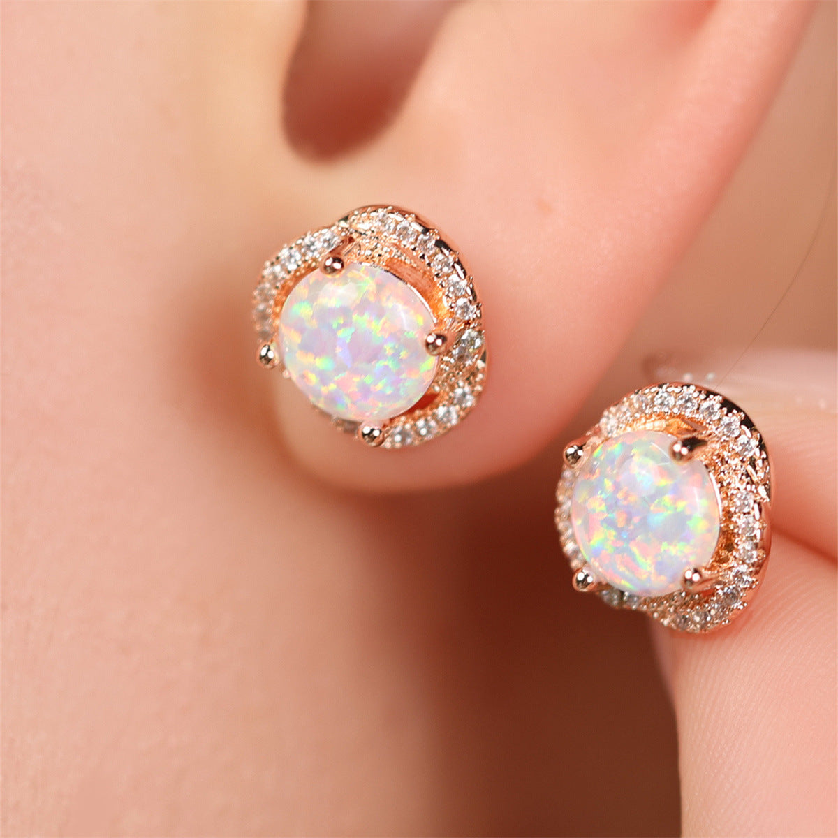 Boucles d'Oreilles Luxe en Opale Ronde avec Diamants Incrustés