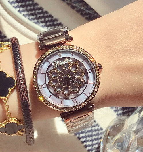 Montre de mode pour dames avec quartz, diamants et étanchéité en acier