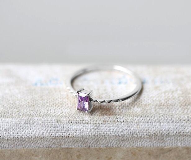 Bague Fine en Zircon Violet Incrusté pour Femmes