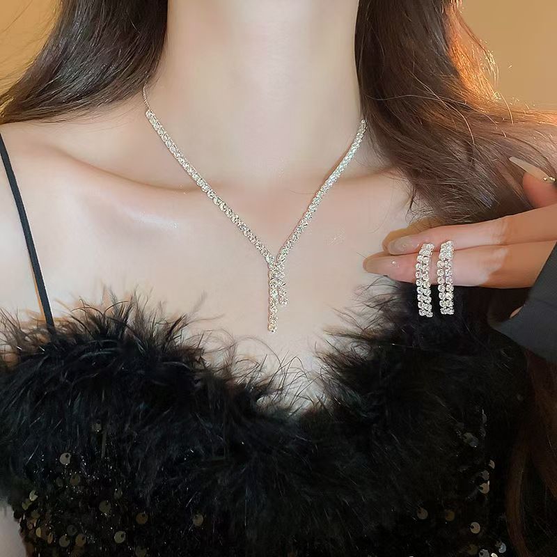 Collier à Franges Long avec Ensemble de Boucles d'Oreilles Deux-Pièces
