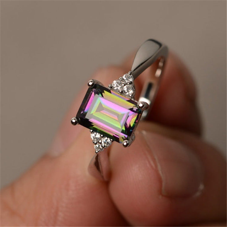 Bague en diamant carrée colorée avec gemmes arc-en-ciel