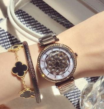 Montre de mode pour dames avec quartz, diamants et étanchéité en acier