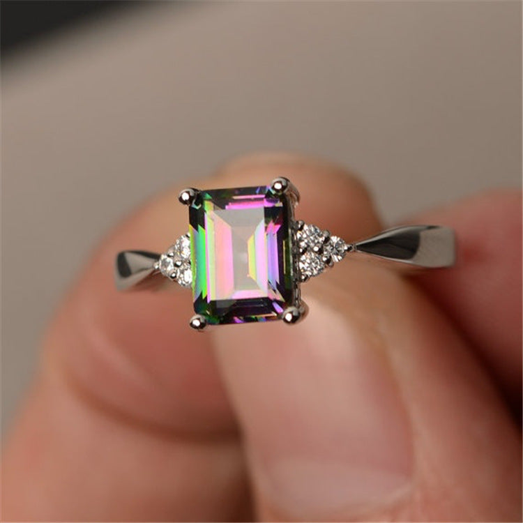 Bague en diamant carrée colorée avec gemmes arc-en-ciel