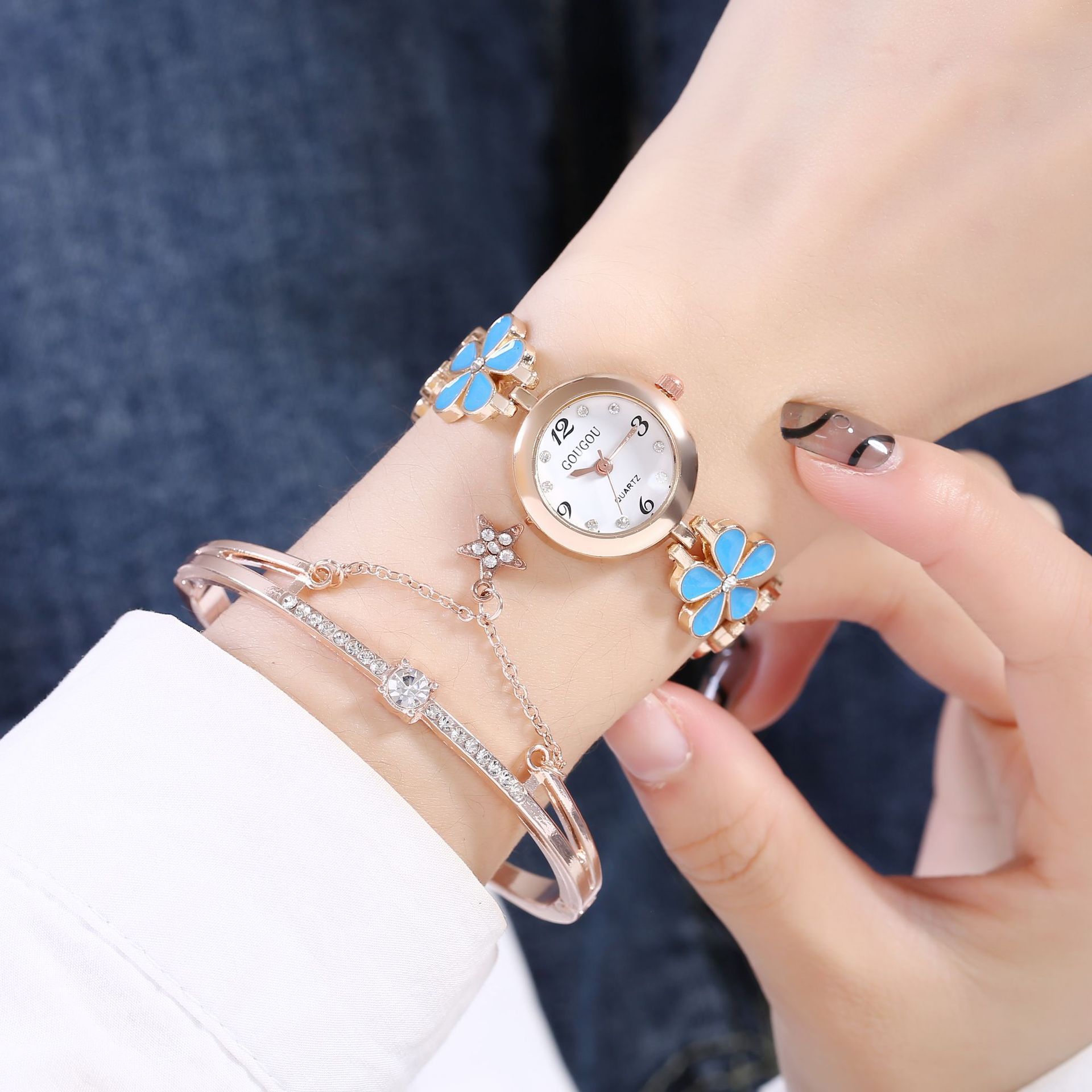 Montre Bracelet Femme à Motif Pétale en Quartz