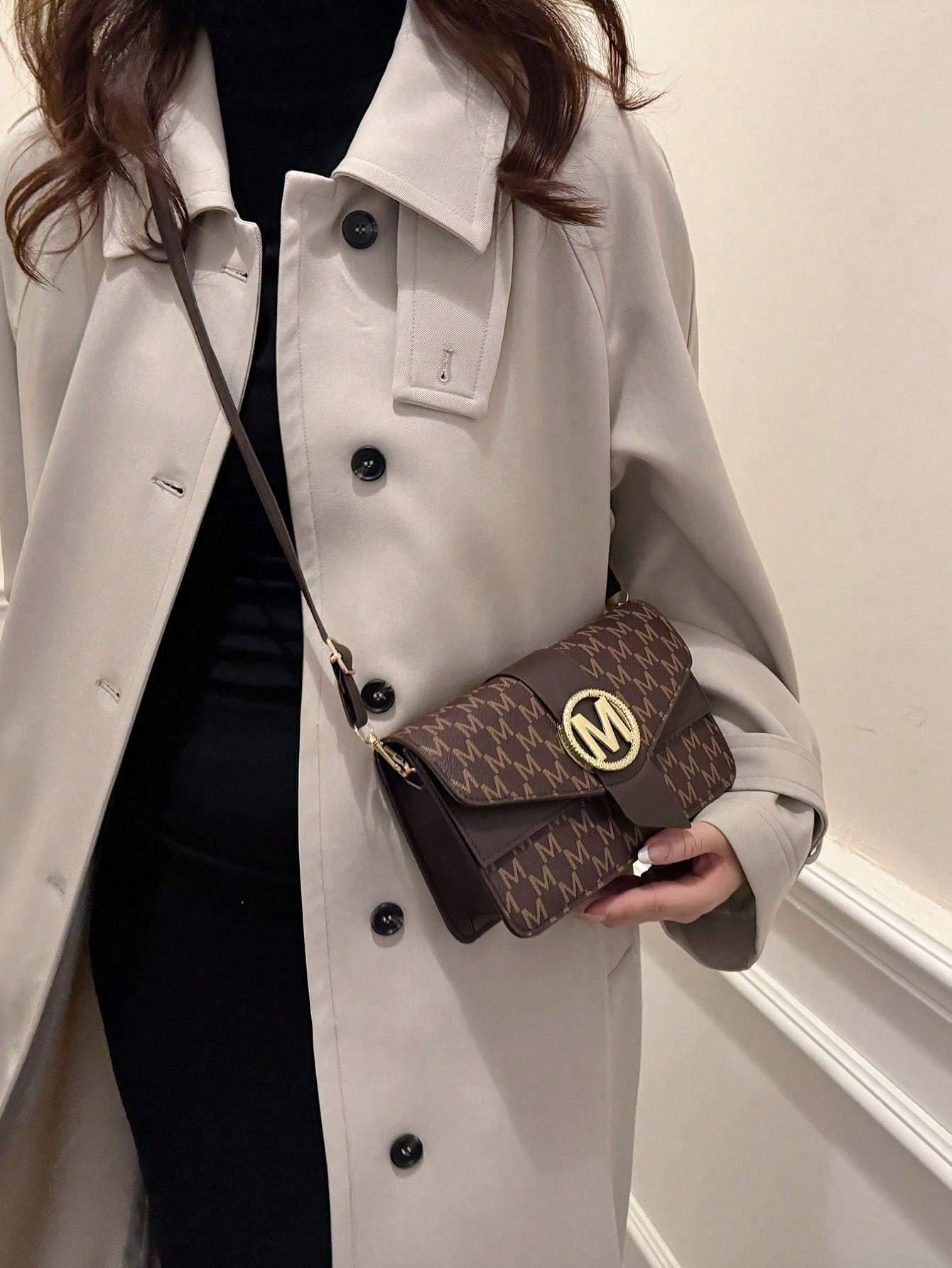 Sac à bandoulière carré pour fille : tendance et polyvalent