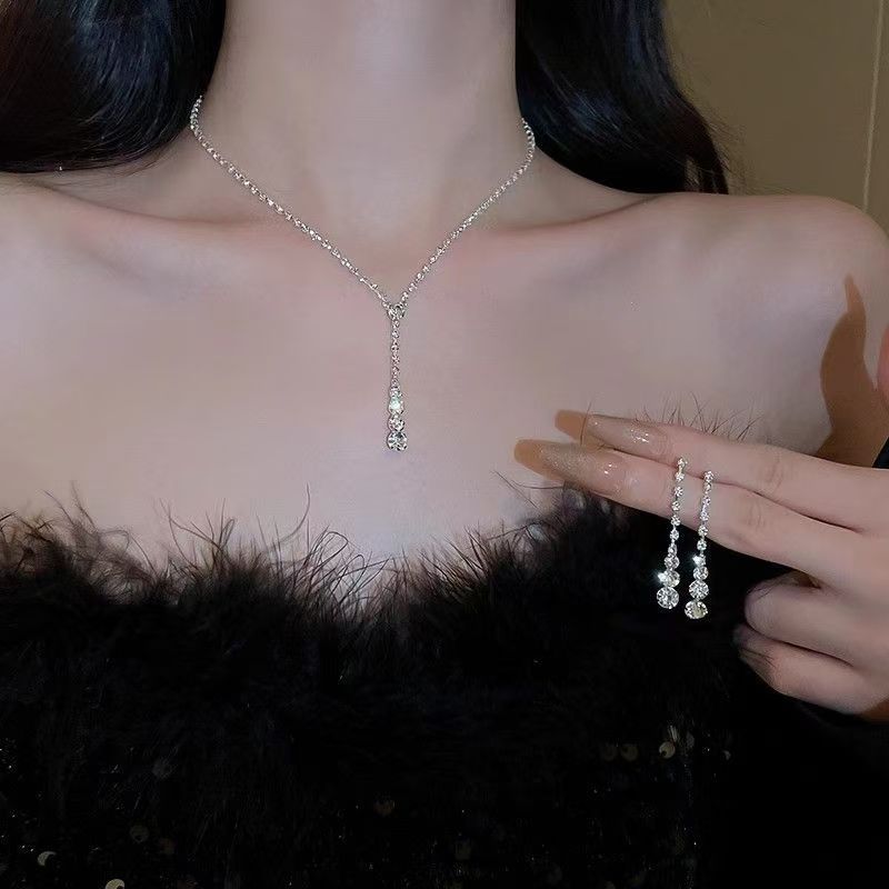 Collier à Franges Long avec Ensemble de Boucles d'Oreilles Deux-Pièces