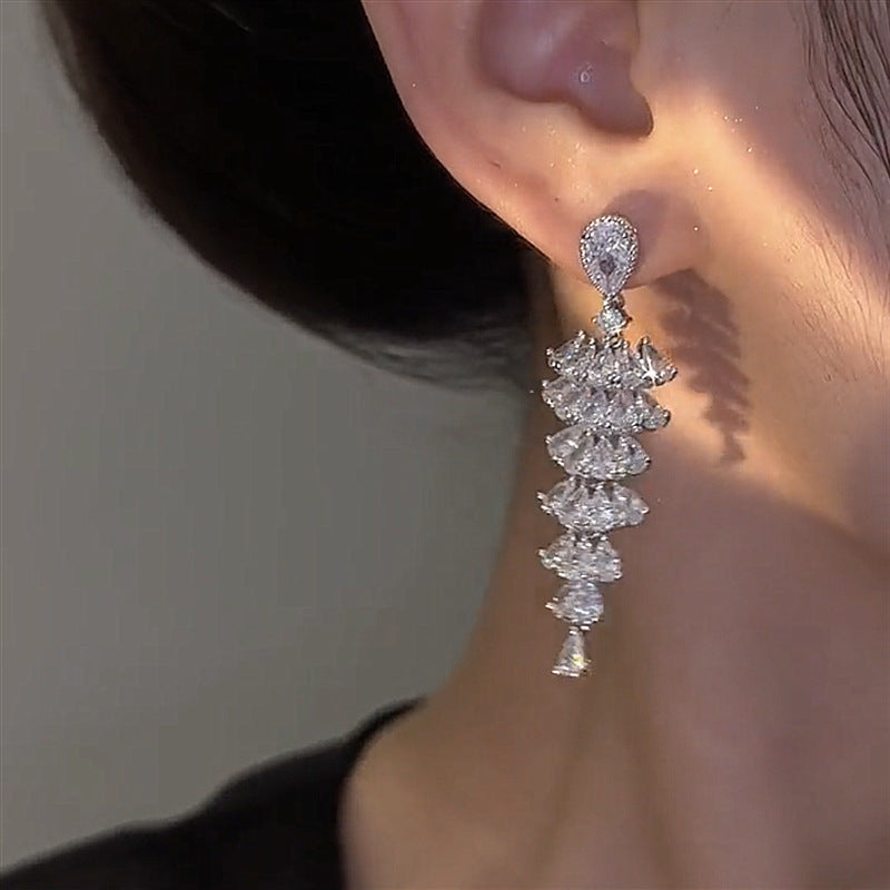 Boucles d'Oreilles en Zircon Éclatantes en Forme de Sapin de Noël pour Femme