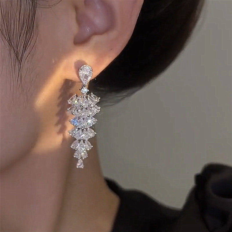 Boucles d'Oreilles en Zircon Éclatantes en Forme de Sapin de Noël pour Femme