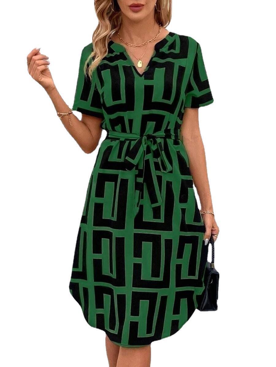 Robe d'été décontractée à manches courtes à rayures en V
