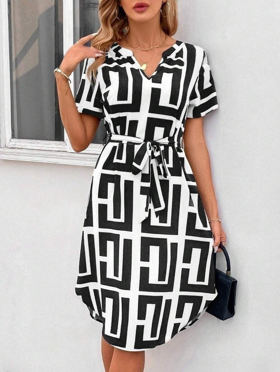 Robe d'été décontractée à manches courtes à rayures en V
