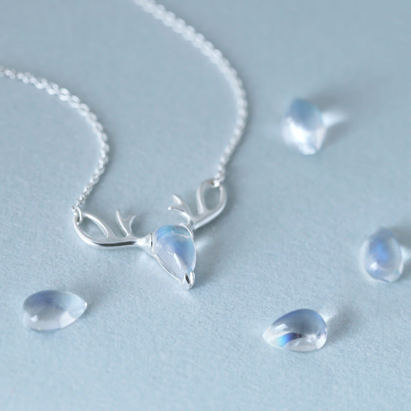 Collier S925 Élan avec Pendentif en Pierre de Lune Forestière