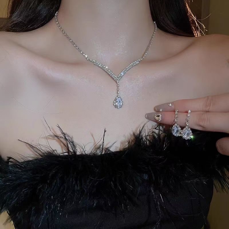 Collier à Franges Long avec Ensemble de Boucles d'Oreilles Deux-Pièces