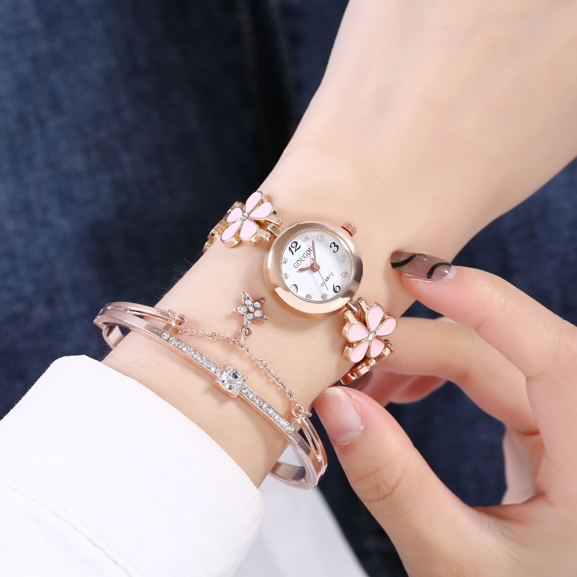 Montre Bracelet Femme à Motif Pétale en Quartz