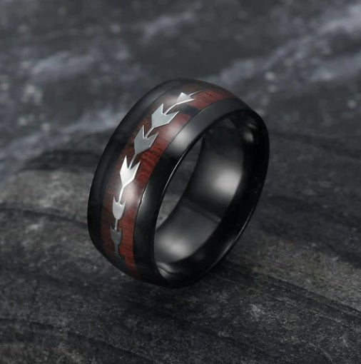 Bague Incrustée en Acier Inoxydable avec Grain de Bois en Forme de Flèche - Allomarc.com