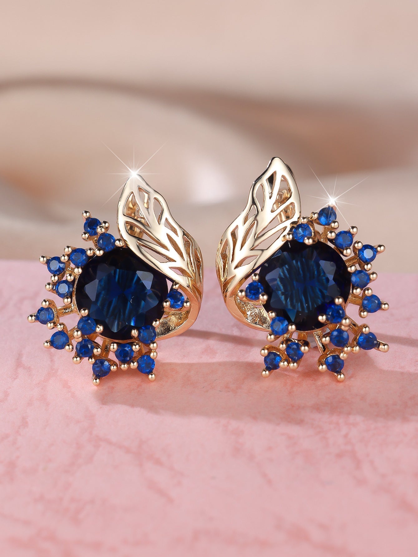 Boucles d'oreilles fleurs rondes en plumes avec zircon pour femmes - Mode et personnalité - Allomarc.com