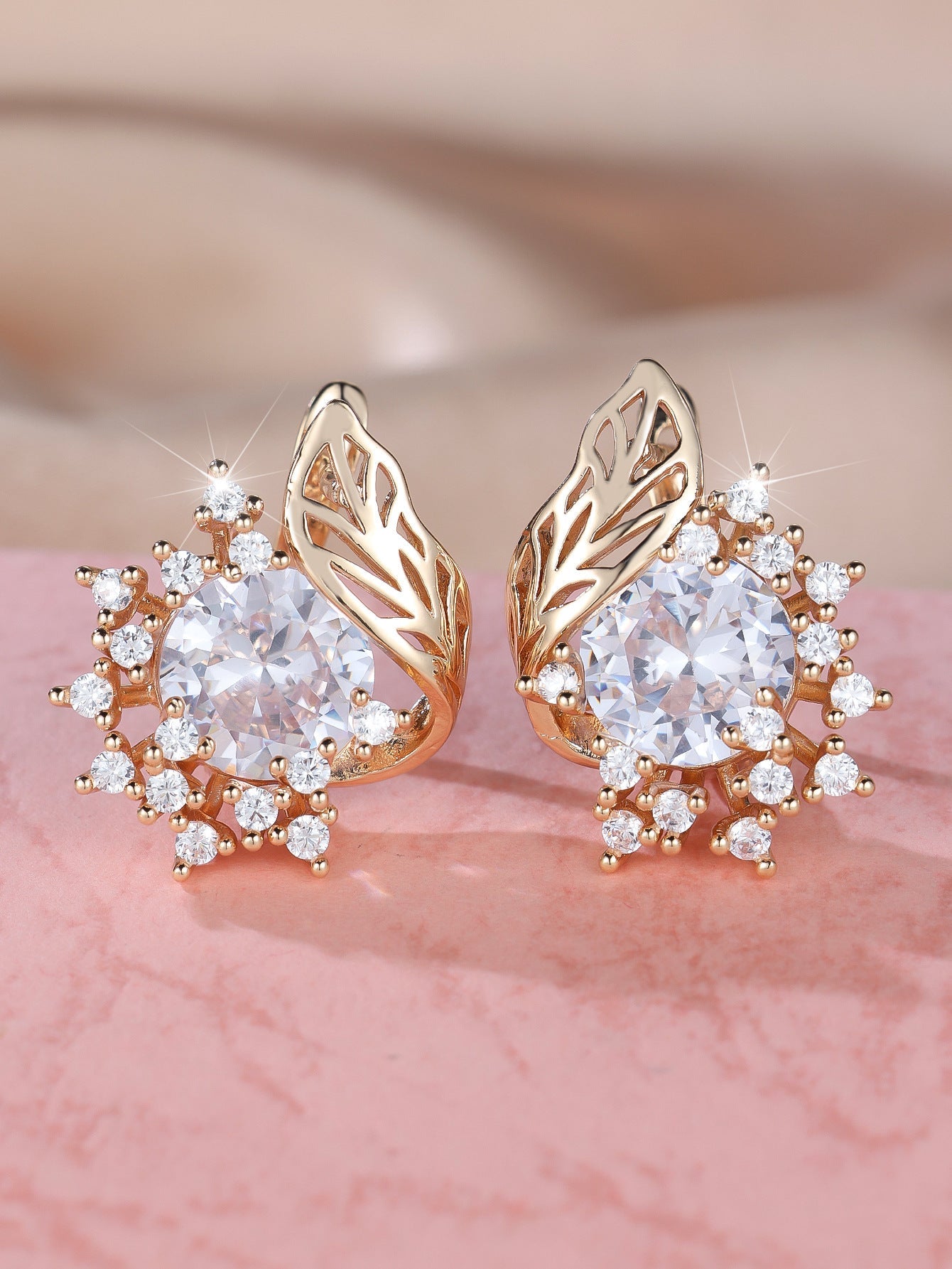 Boucles d'oreilles fleurs rondes en plumes avec zircon pour femmes - Mode et personnalité - Allomarc.com