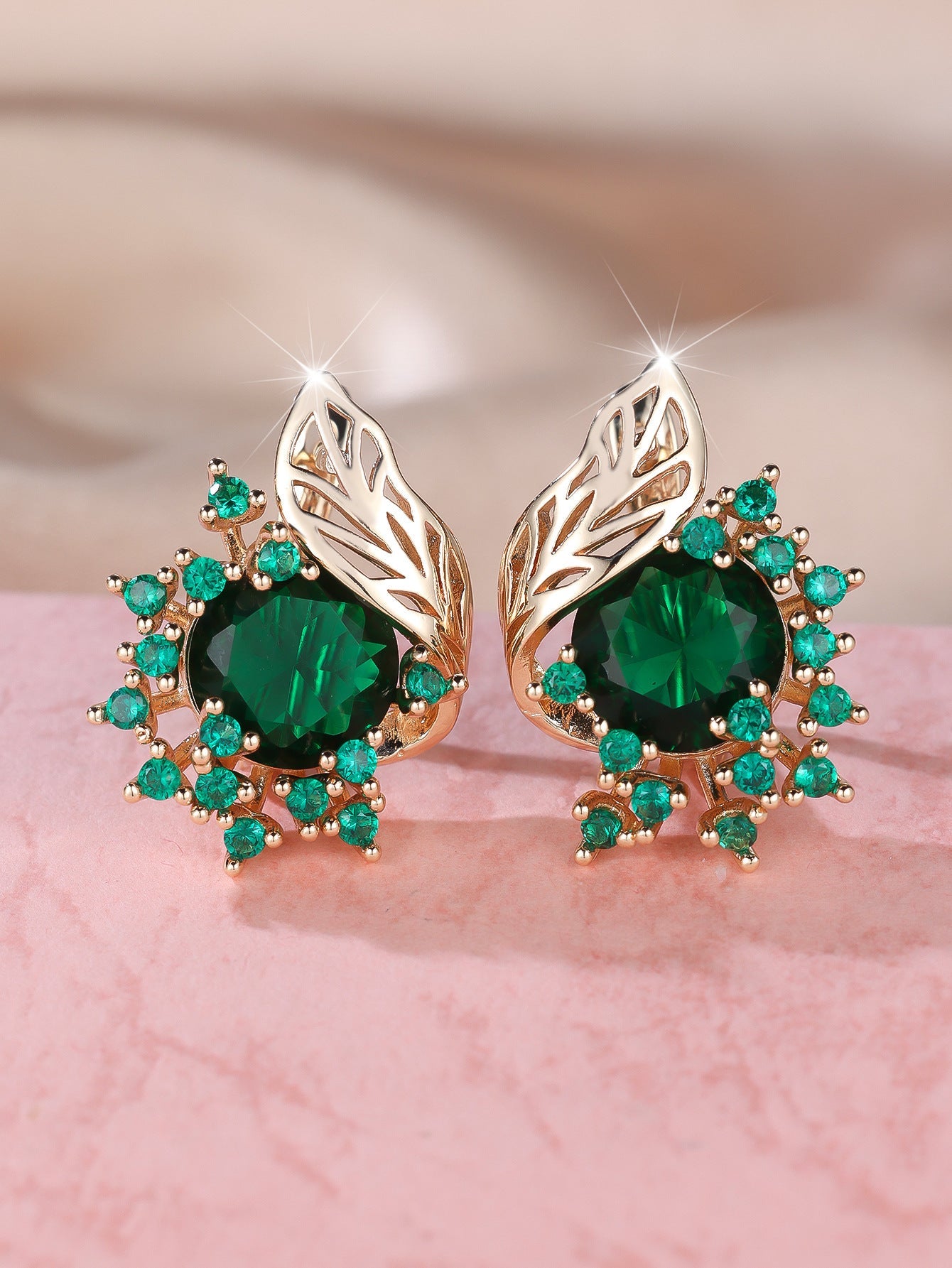 Boucles d'oreilles fleurs rondes en plumes avec zircon pour femmes - Mode et personnalité - Allomarc.com