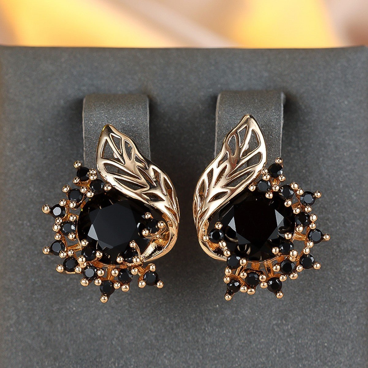 Boucles d'oreilles fleurs rondes en plumes avec zircon pour femmes - Mode et personnalité - Allomarc.com