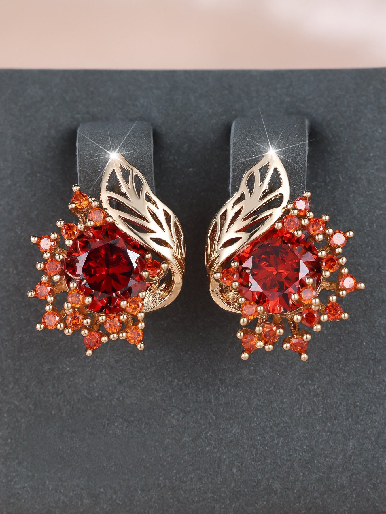 Boucles d'oreilles fleurs rondes en plumes avec zircon pour femmes - Mode et personnalité - Allomarc.com
