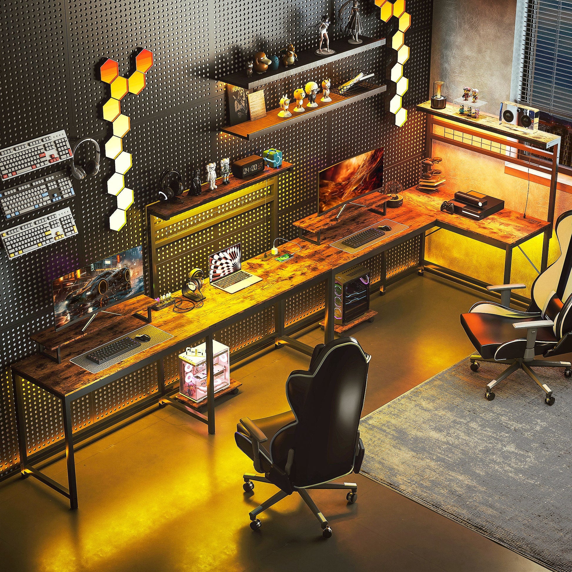 Bureau de Jeu L - Shaped de 61,6 L avec Prises Électriques et Lumières LED, Bureau d'Ordinateur avec Support pour Moniteur et Étagère CPU, Marron Rustique - Allomarc.com