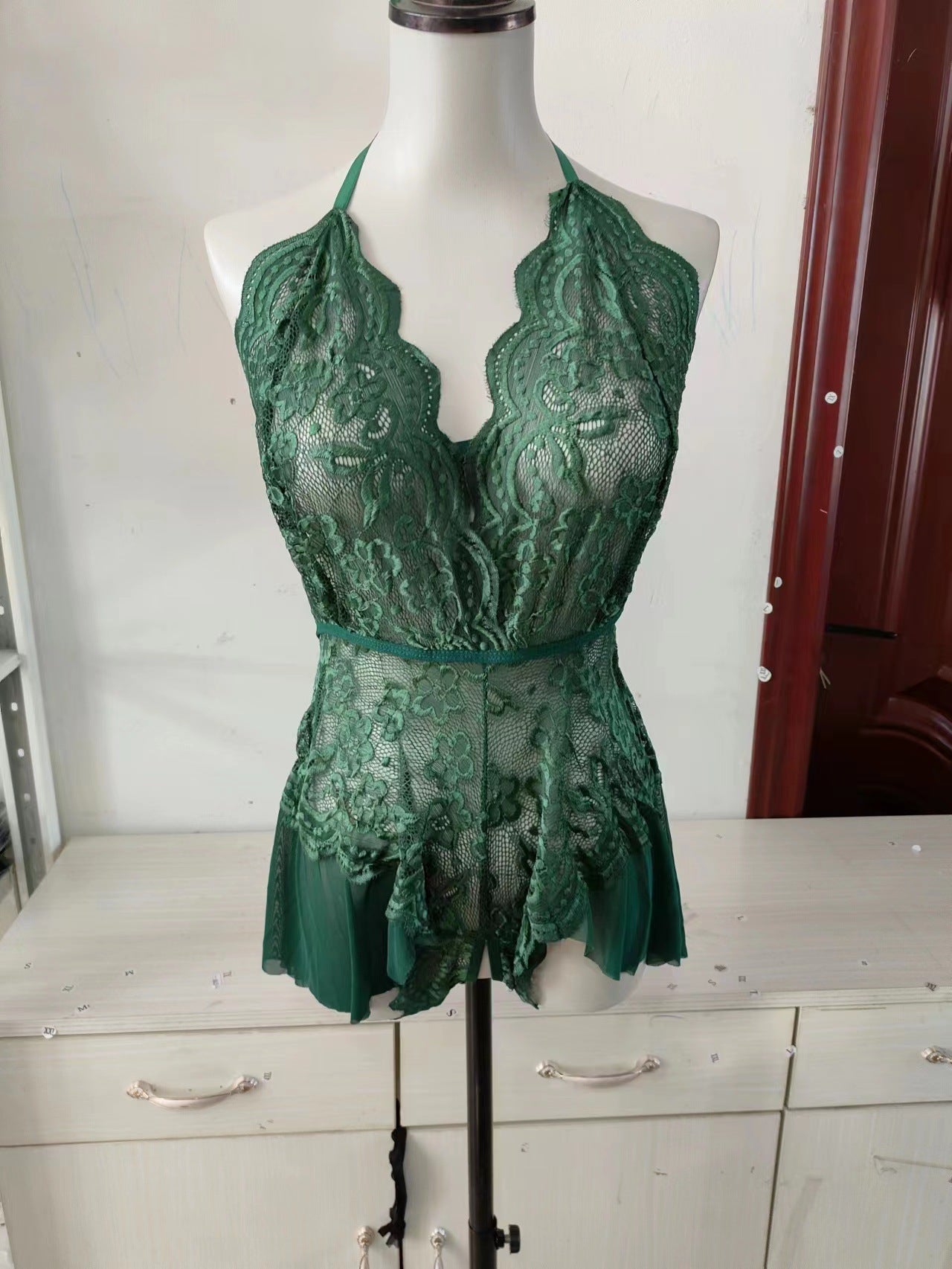Nuit Enchanteresse avec la Robe de Nuit Sexy à Bretelles Spaghetti