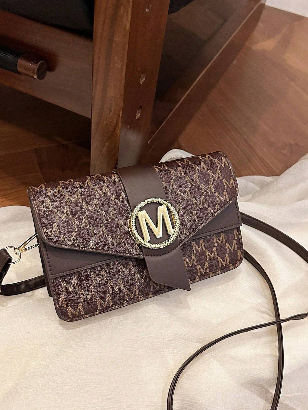 Sac à bandoulière carré pour fille : tendance et polyvalent
