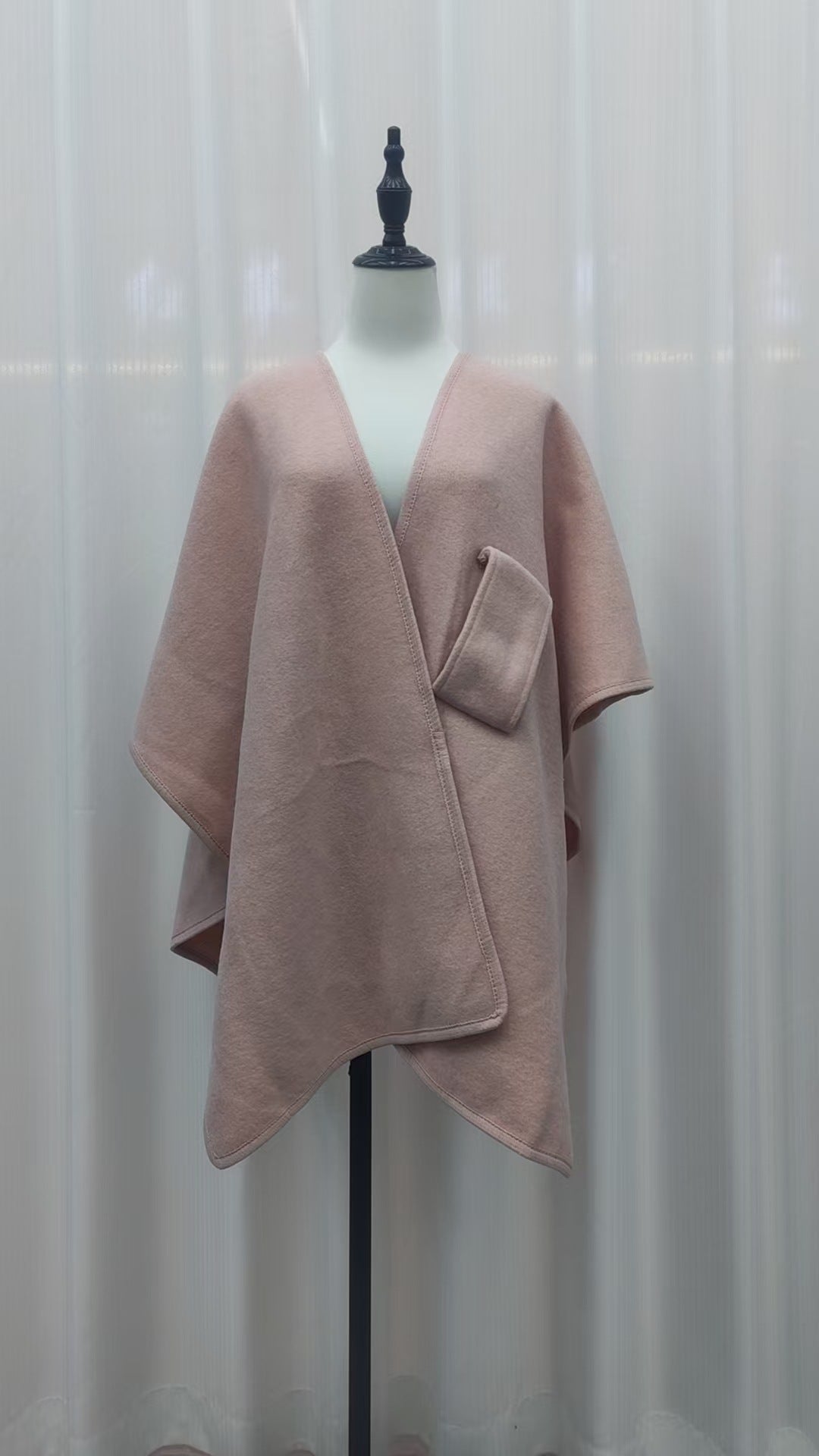 Cardigan Cape et Châle à Col en Fourrure avec Pompon - Allomarc.com