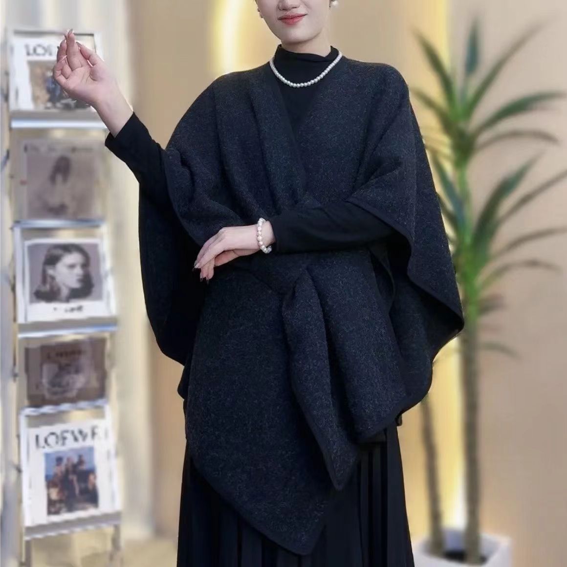 Cardigan Cape et Châle à Col en Fourrure avec Pompon - Allomarc.com