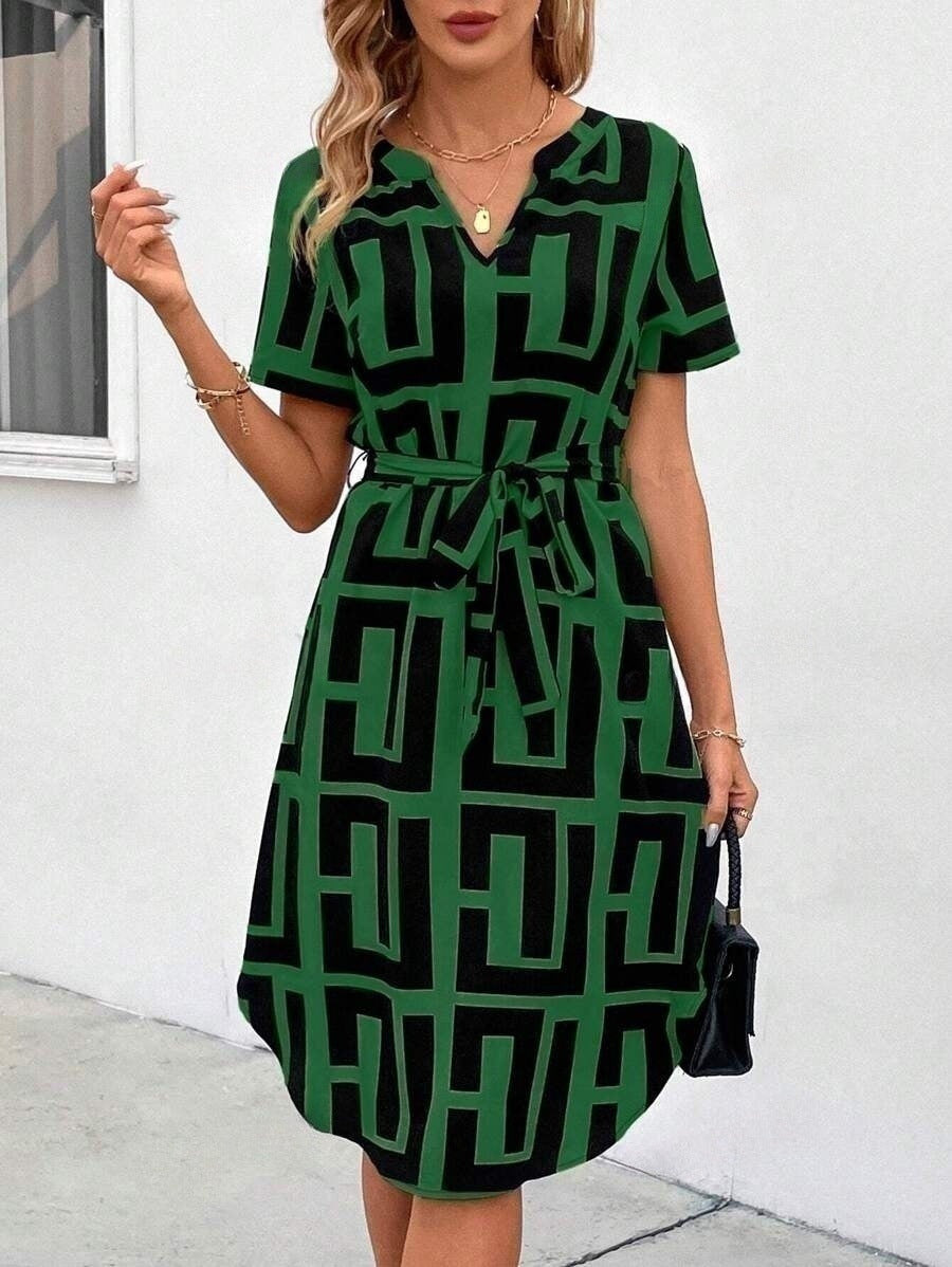 Robe d'été décontractée à manches courtes à rayures en V