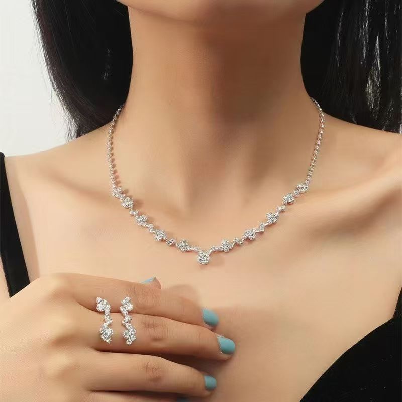 Collier à Franges Long avec Ensemble de Boucles d'Oreilles Deux-Pièces