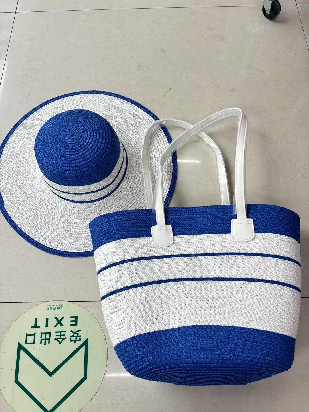 Ensemble de Sac et Chapeau en Paille pour Protection Solaire lors de Vacances à la Plage - Allomarc.com