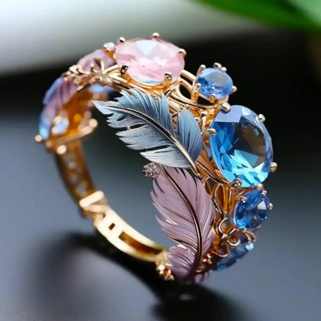 Bague en Plume Colorée Embossée – Design Créatif et Unique