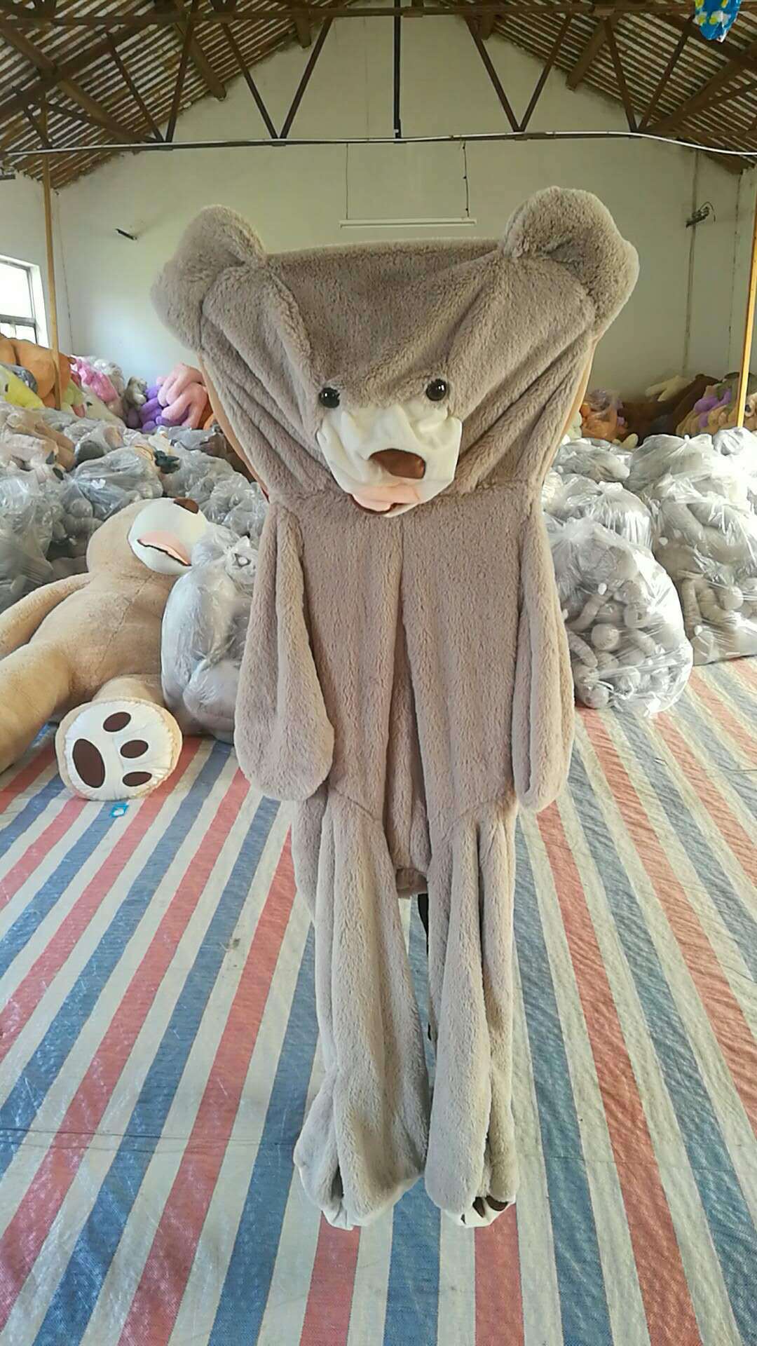 Gros ours en peluche géant - Jouet doux en cuir - Allomarc.com