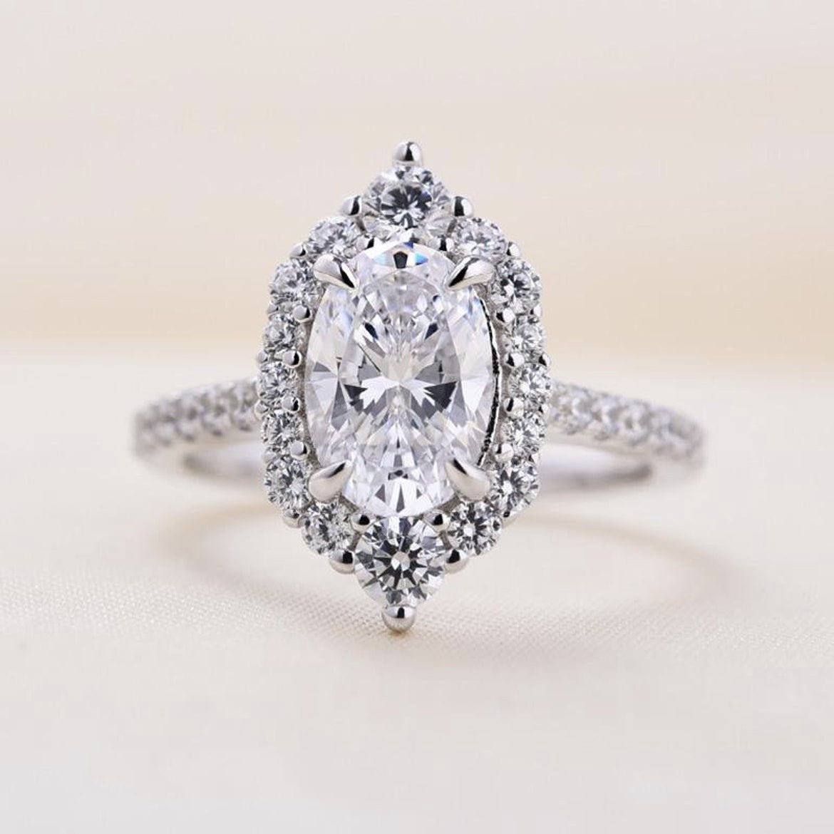 Nouvelle Bague Anneau en Zircon Oval pour Femmes - Mode Européenne et Américaine - Allomarc.com