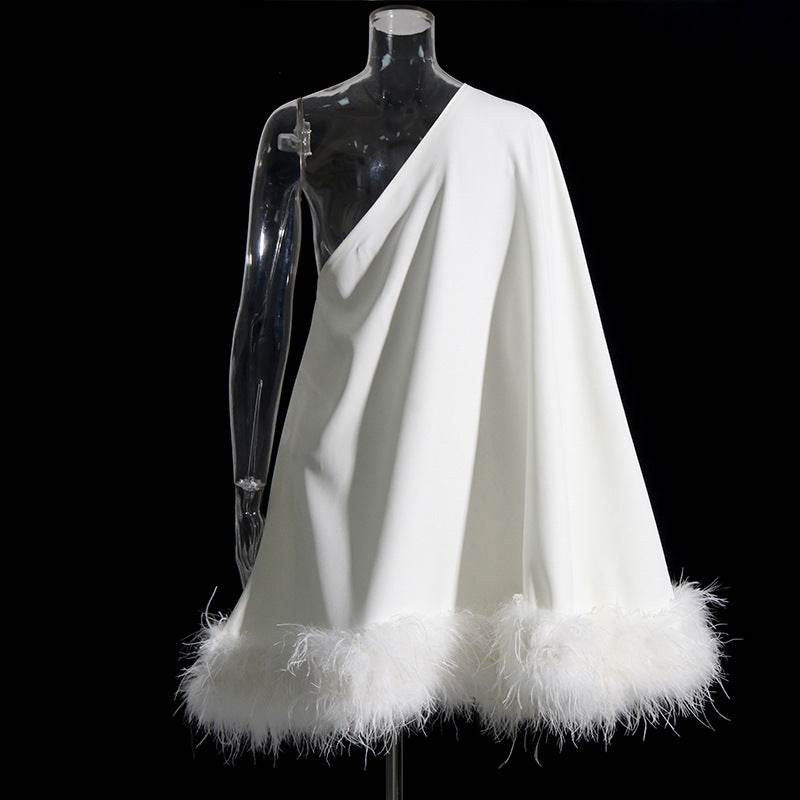 Robe de Soirée à Épaule Dénudée avec Finition en Plumes - Allomarc.com