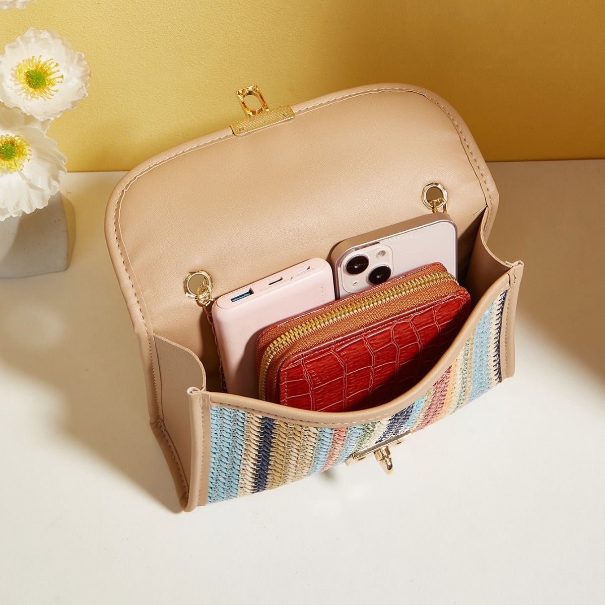 Sac à bandoulière carré en paille arc - en - ciel - Allomarc.com