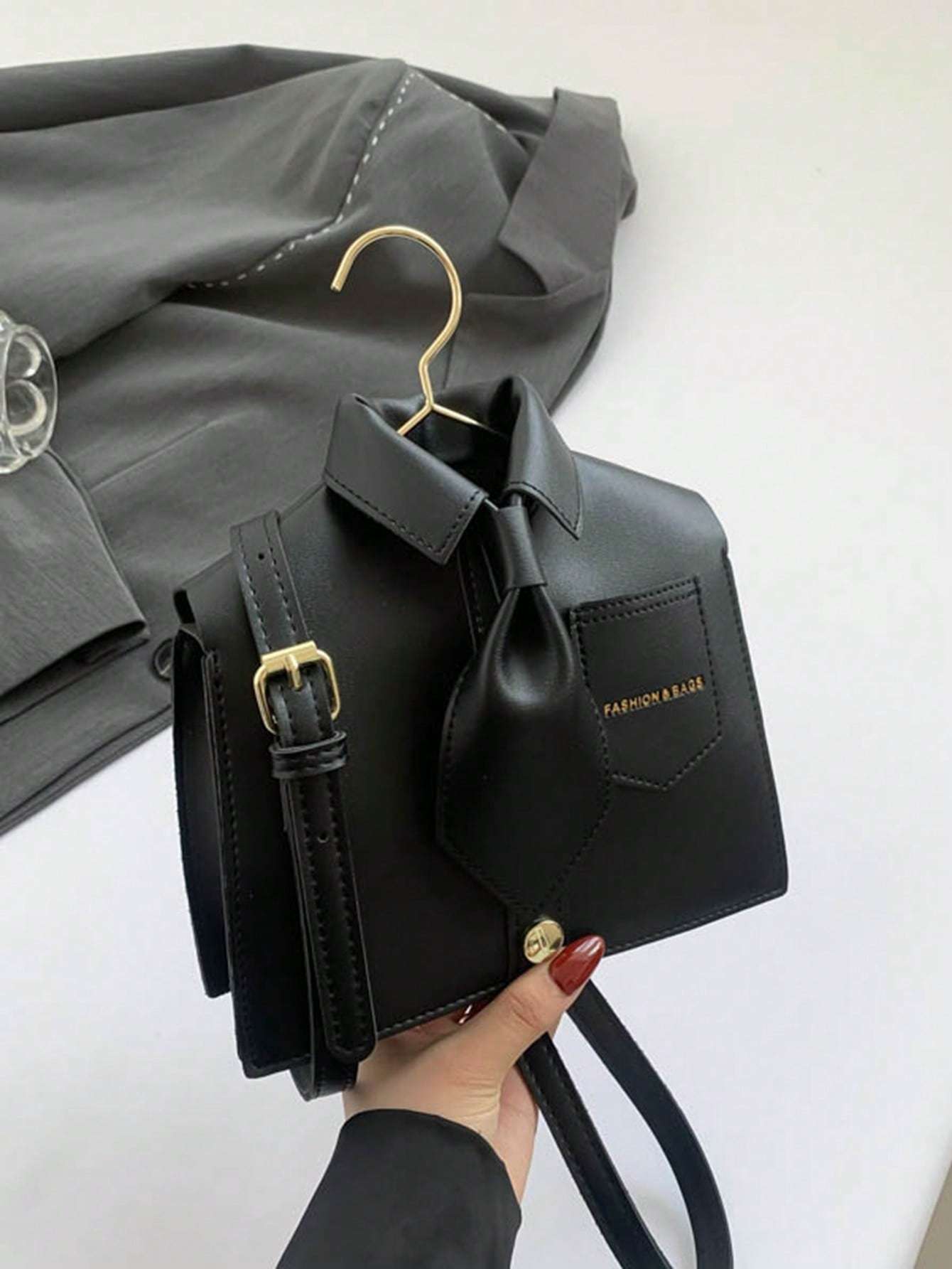 Sac à Bandoulière pour Femmes en Forme Originale, Sac à Épaule Noir avec Rabat, Poche pour Téléphone, Cadeau Intéressant - Allomarc.com