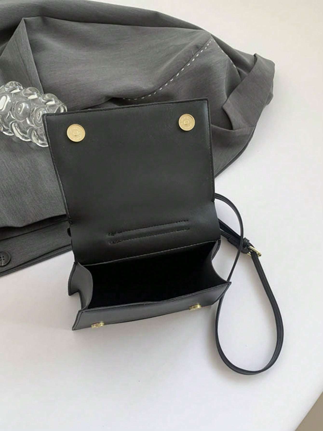 Sac à Bandoulière pour Femmes en Forme Originale, Sac à Épaule Noir avec Rabat, Poche pour Téléphone, Cadeau Intéressant - Allomarc.com
