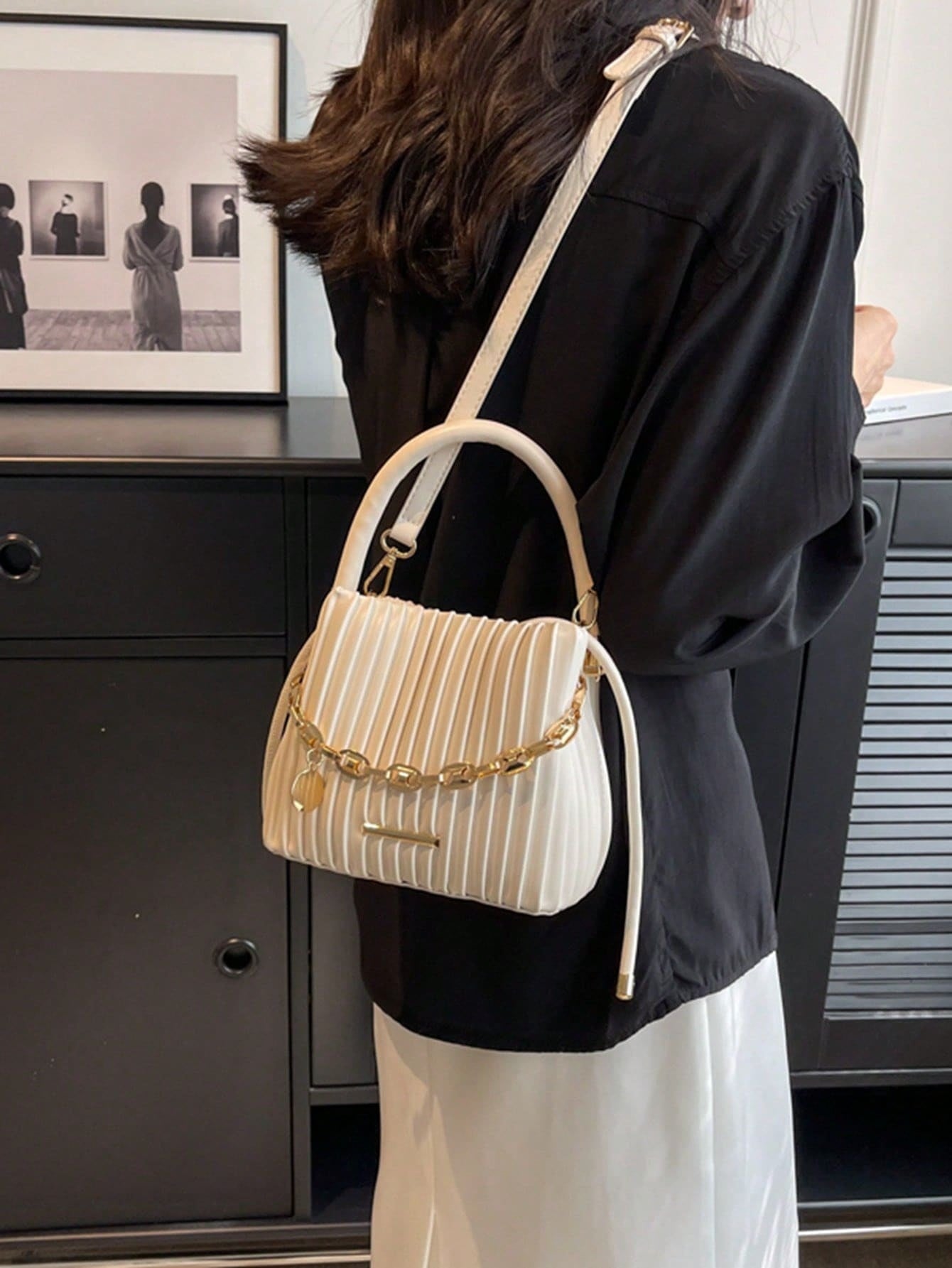 Sac à main plissé pour femme avec chaîne - Sac seau tendance - Allomarc.com