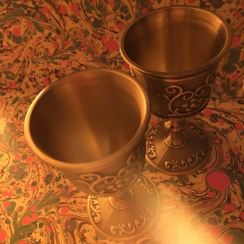 Verre à vin en bronze vintage embossé - Allomarc.com